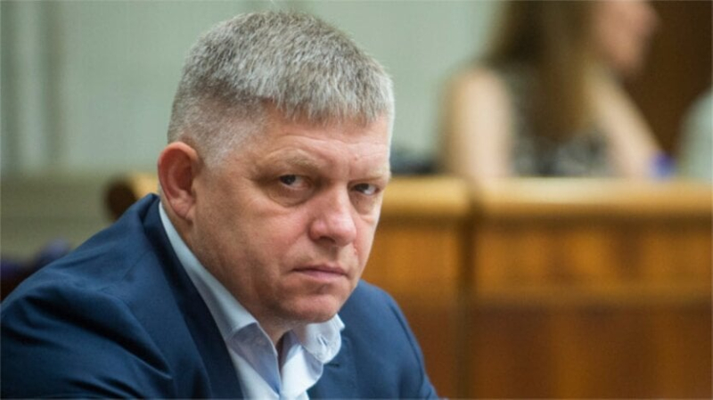 Фицо пожаловался, что в аэропорту Брюсселя ему повредили самолет. Лететь теперь не сможет