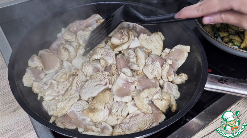 Фрикасе из цуккини и курицы