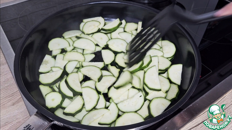 Фрикасе из цуккини и курицы