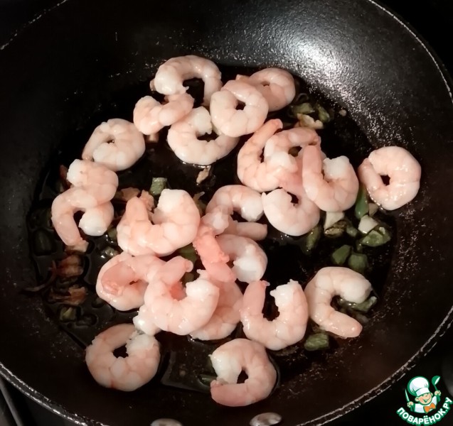 Фузилли с обжаренной кукурузой и креветками