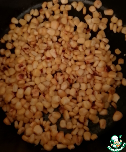 Фузилли с обжаренной кукурузой и креветками