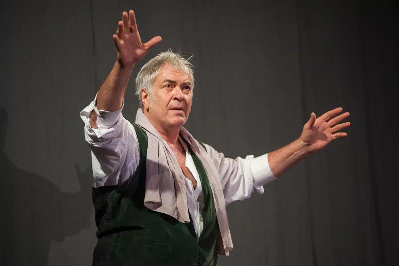 Где сейчас Анатолий Хостикоев, который давно не снимается в кино