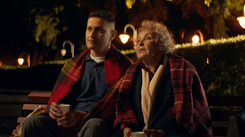 Где смотреть онлайн семейную комедию "Ну мам", которая растрогала зрителей в кинотеатрах