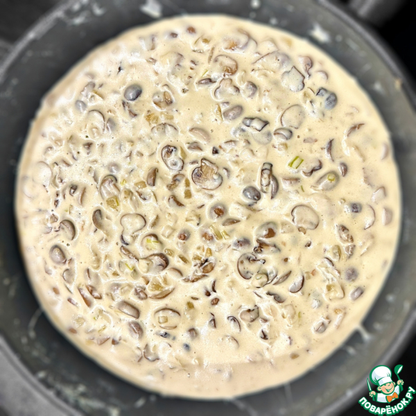 Голяшка говяжья томлёная с грибами в сливках