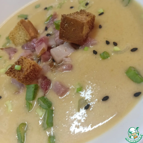 Гороховый крем-суп с копченостями