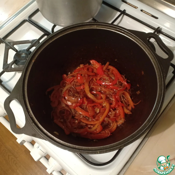 Гречневая лапша с говядиной и овощами