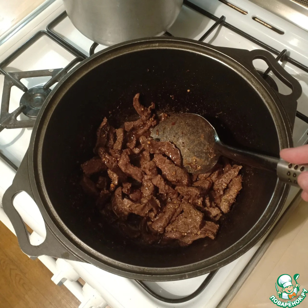 Гречневая лапша с говядиной и овощами