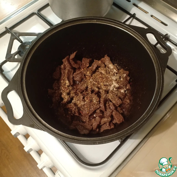 Гречневая лапша с говядиной и овощами