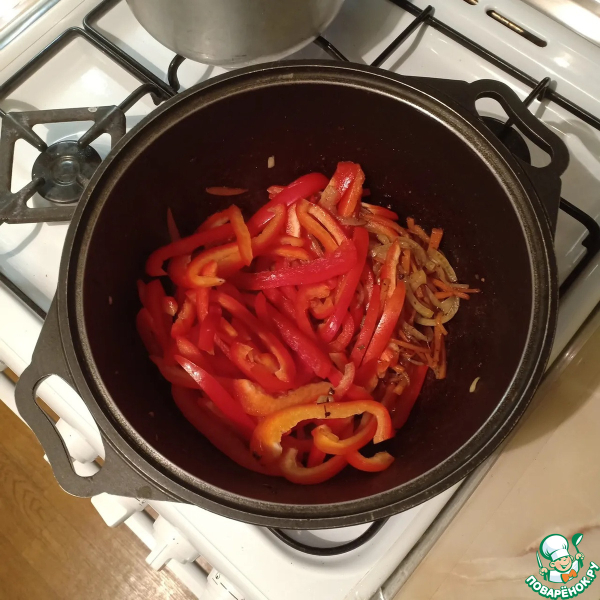 Гречневая лапша с говядиной и овощами