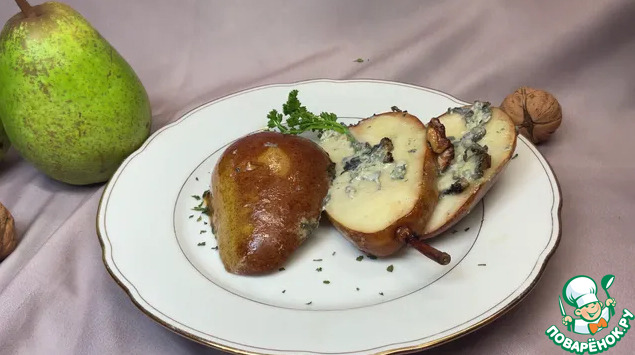 Груши с горгонзолой, медом и орехами