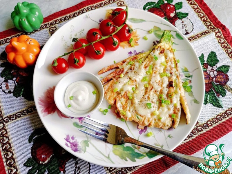 Хрустящий веер из кабачка на сковороде