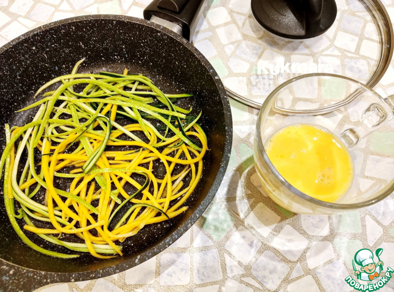 Яичный блинчик с овощами
