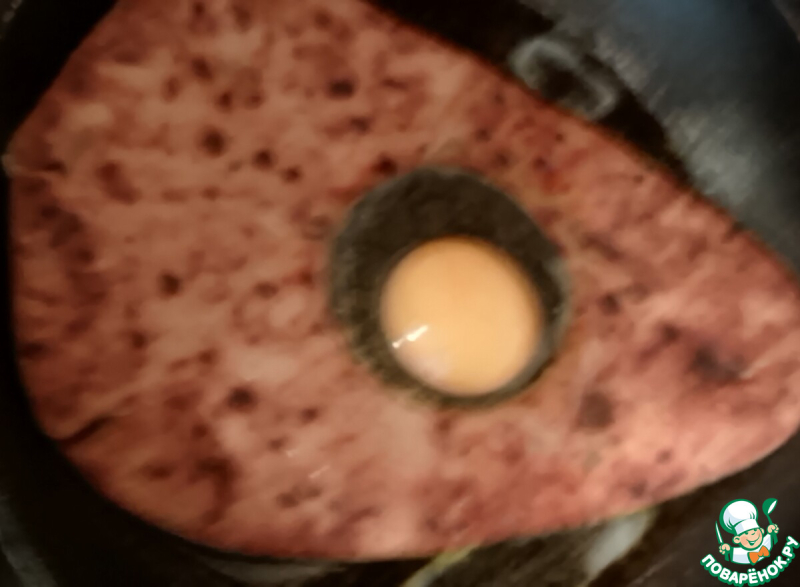 Яйца "в корзине" с копчёным шпинатом