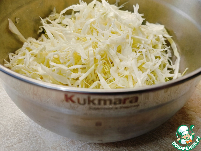 Капустный салат с репой и клюквой