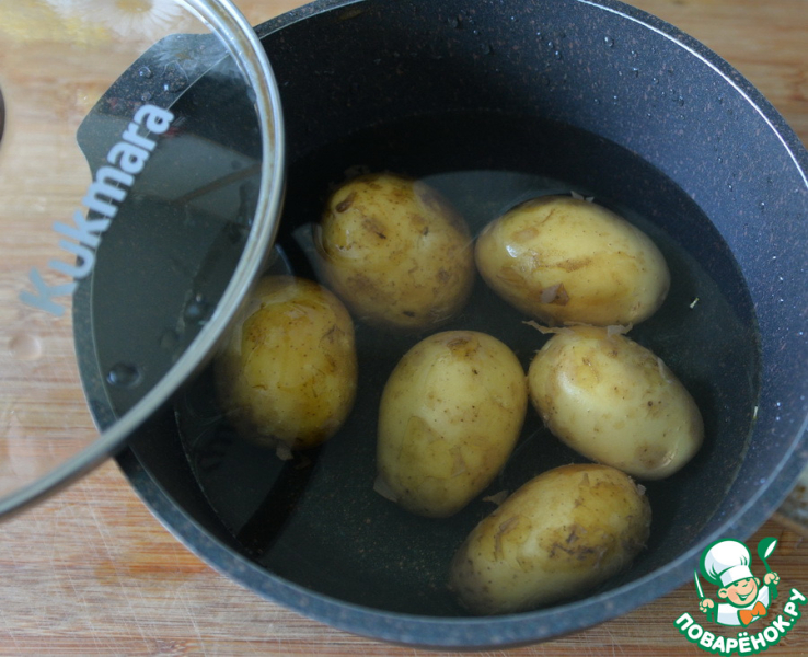 Картофельный салат с брокколи и овощами