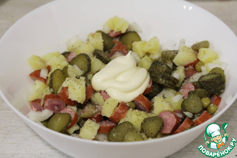 Картофельный салат с колбасками