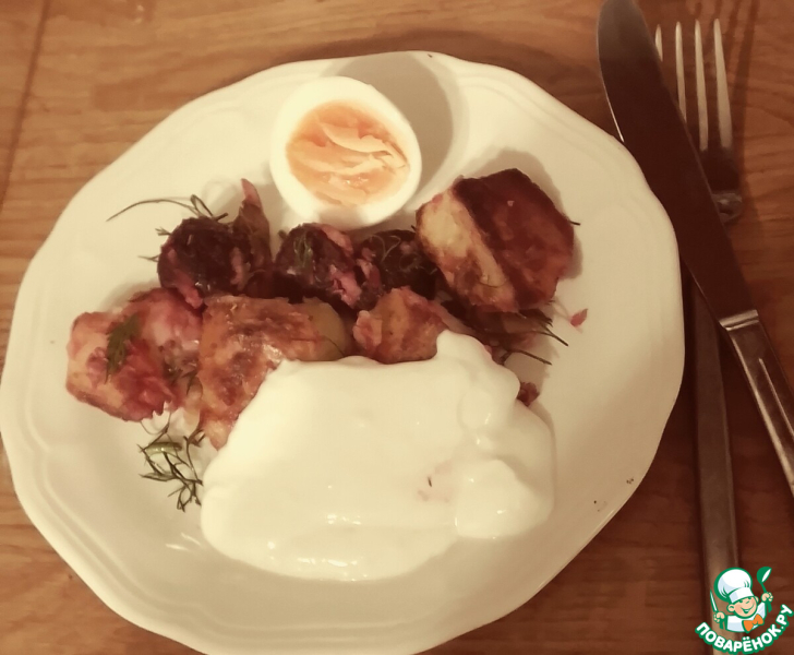 Картофельный салат со свеклой, скумбрией, хреном