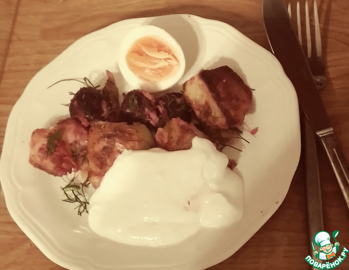 Картофельный салат со свеклой, скумбрией, хреном