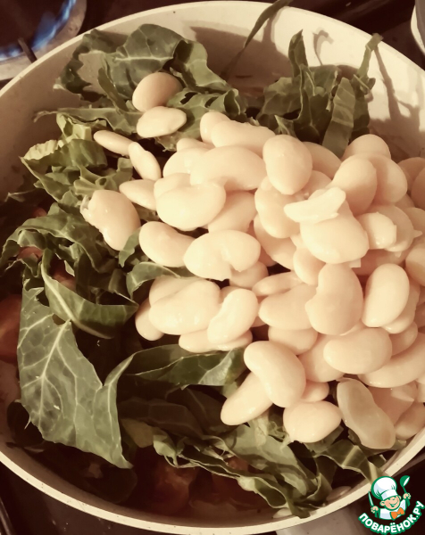 Кассуле с помидорами, бобами и кейлом