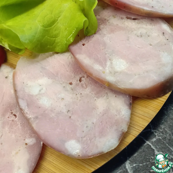 Колбаса рубленая из свинины и курицы