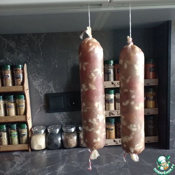 Колбаса рубленая из свинины и курицы