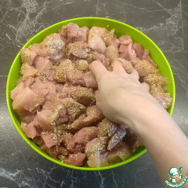 Колбаса рубленая из свинины и курицы