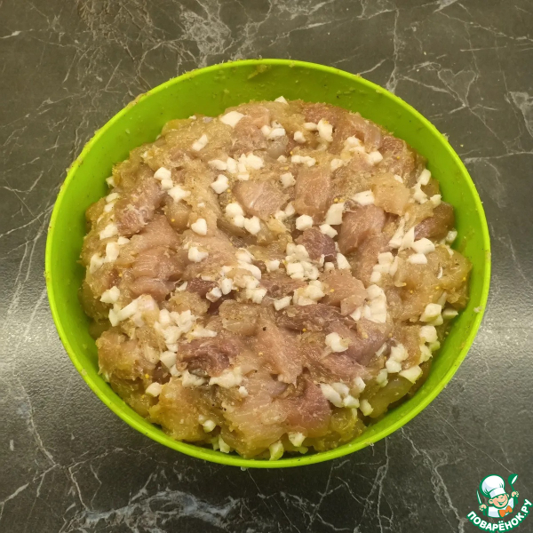 Колбаса рубленая из свинины и курицы