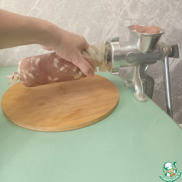 Колбаса рубленая из свинины и курицы
