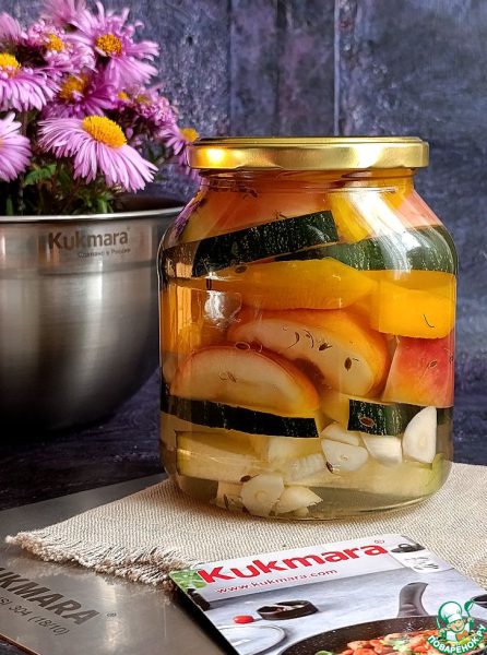 Консервированный цуккини с яблоком и перцем