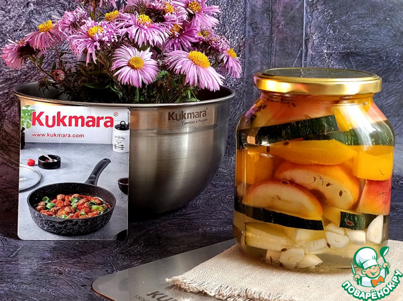 Консервированный цуккини с яблоком и перцем