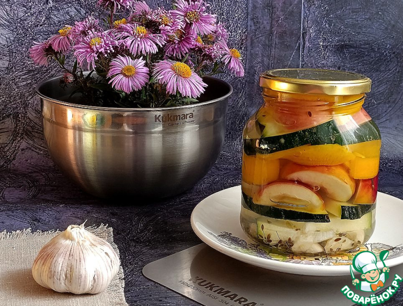 Консервированный цуккини с яблоком и перцем