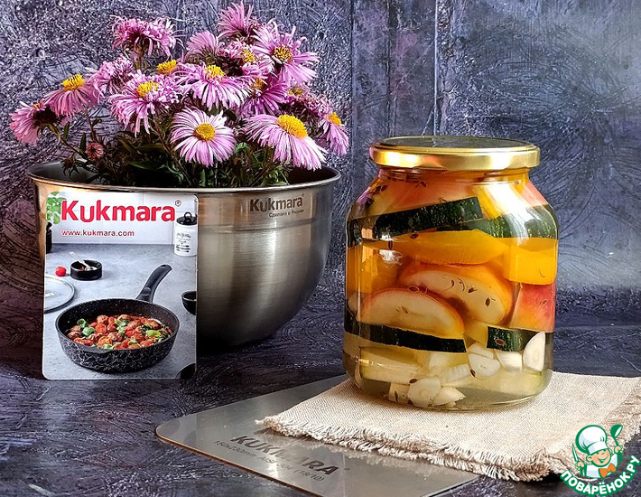 Консервированный цуккини с яблоком и перцем