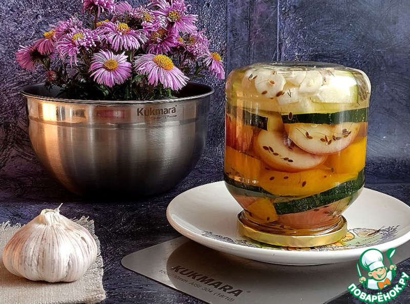 Консервированный цуккини с яблоком и перцем