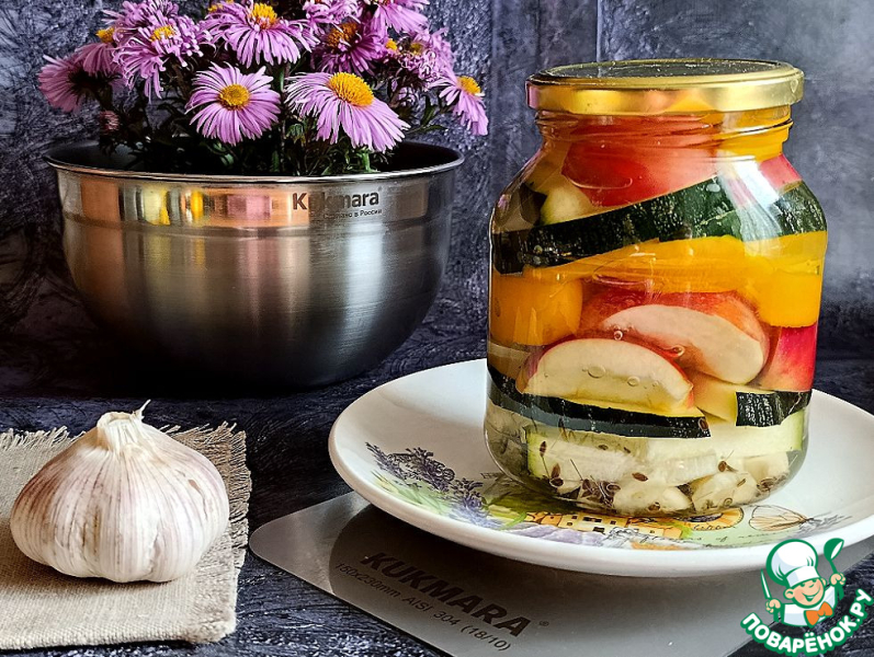 Консервированный цуккини с яблоком и перцем