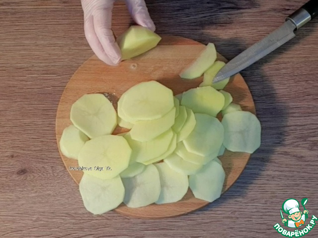 Котлетный фарш в картофельной чешуе