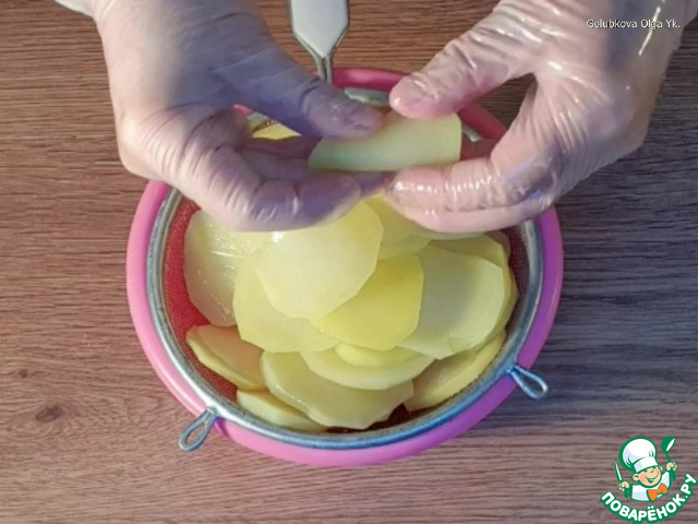 Котлетный фарш в картофельной чешуе