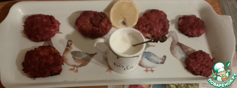 Котлеты с яблоком, свеклой и фета