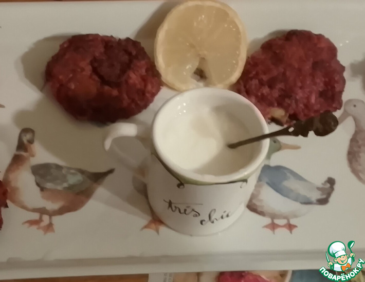 Котлеты с яблоком, свеклой и фета