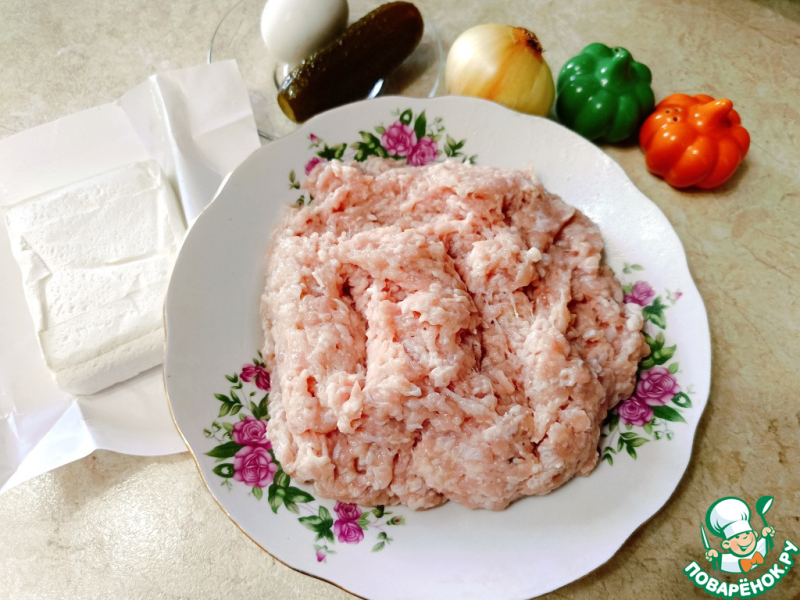 Котлеты с творогом и маринованным огурчиком