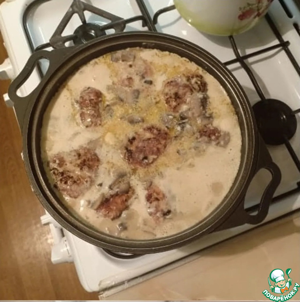 Котлеты в грибном соусе
