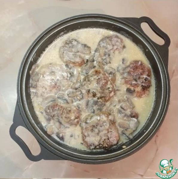 Котлеты в грибном соусе