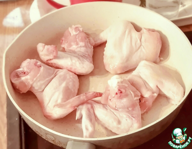 Курица с пюре из бобов, зеленью