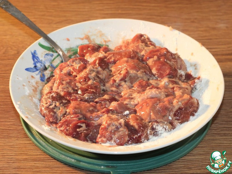 Куриная печень с грибами в соусе