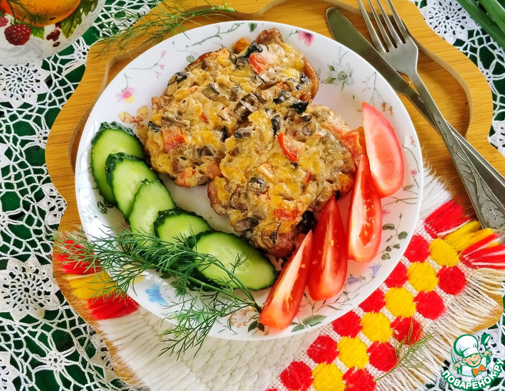 Куриные бедра под сырно-грибным одеялом