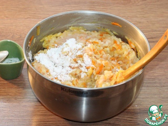 Куриные котлеты на кабачковой подушке