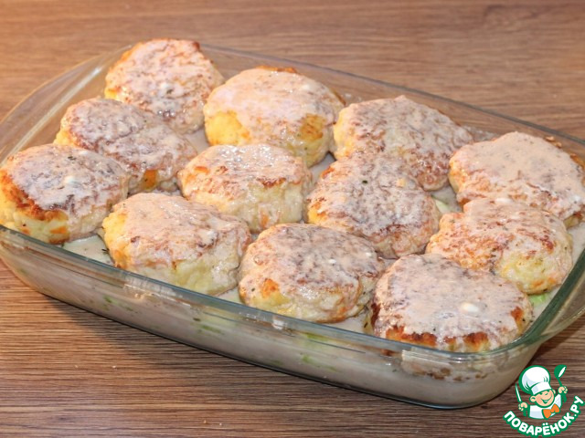 Куриные котлеты на кабачковой подушке
