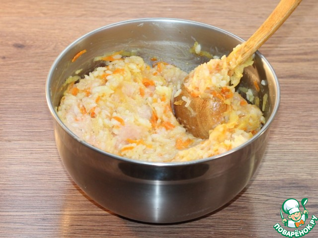 Куриные котлеты на кабачковой подушке