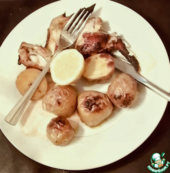 Куриные крылья с картофелем и харисой