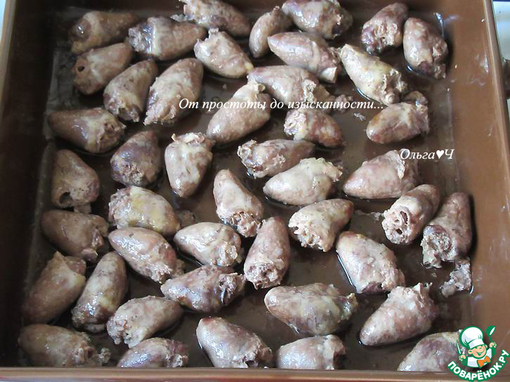 Куриные сердечки под сырным соусом