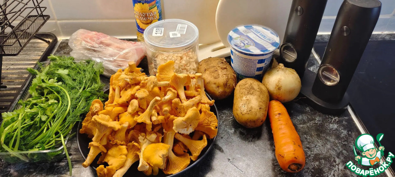 Куриный суп с лисичками
